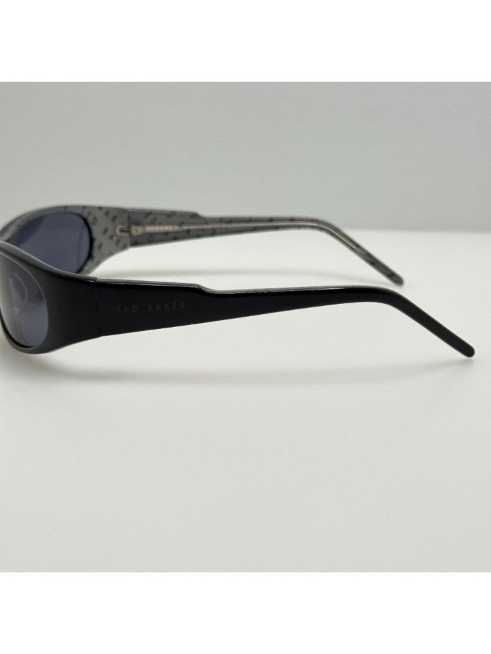 Ted Baker Sunglasses B426 Frenzy BLK 65-130 - Picture 4 of 6